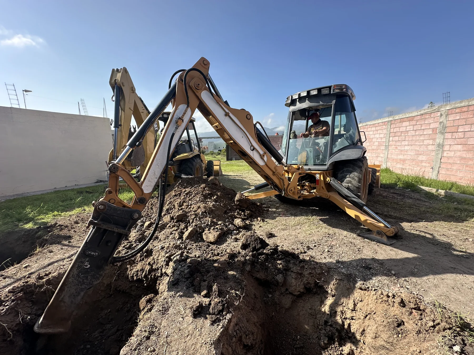 Excavación con martillo hidráulico en roca