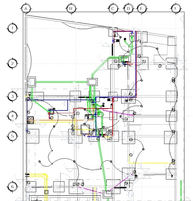 Planta de coordinación de instalaciones MEP: hidrosanitaria, eléctrica y especiales por color